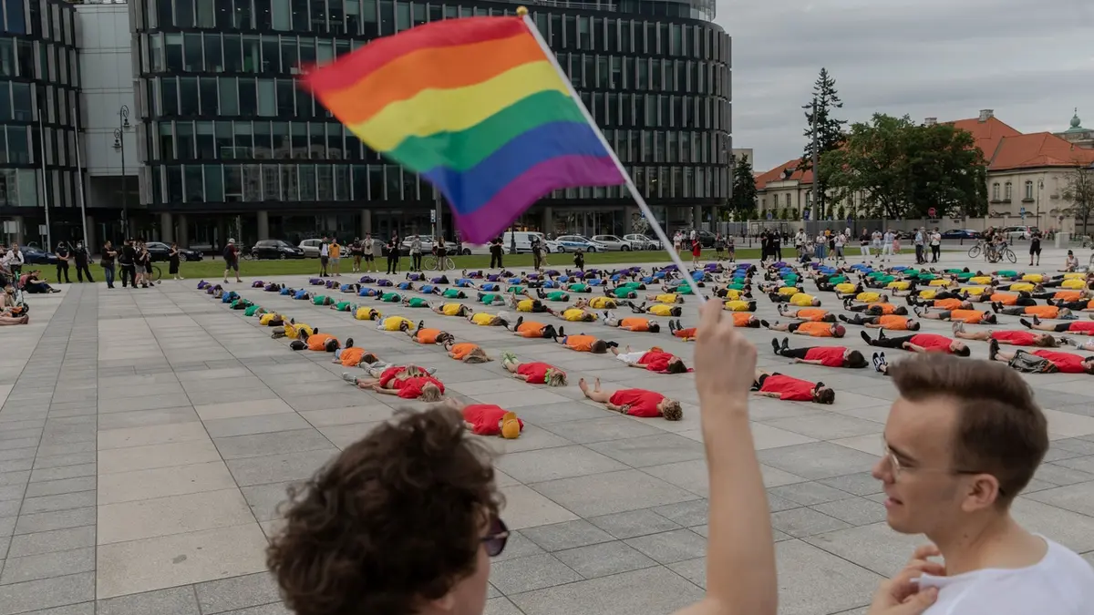 Polska nagle zaczęła tolerować osoby LGBT.  Spodziewano się, że stracą miliardy